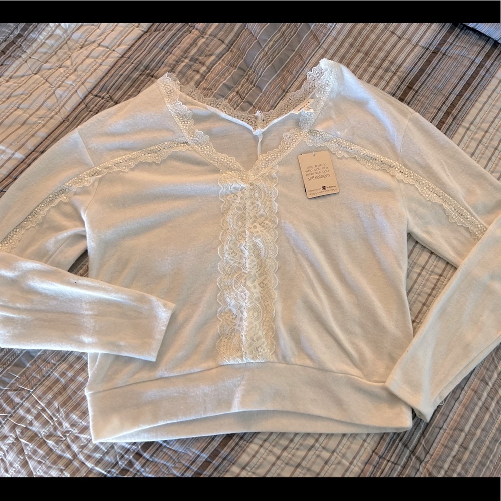 White long sleeve blouse